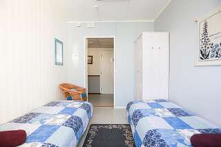 Отели типа «постель и завтрак» Bed&Breakfast Tuure Турку Двухместный номер с 2 отдельными кроватями и общей ванной комнатой-1