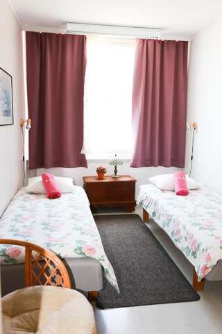 Отели типа «постель и завтрак» Bed&Breakfast Tuure Турку Двухместный номер с 2 отдельными кроватями и общей ванной комнатой-4