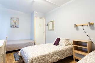 Отели типа «постель и завтрак» Bed&Breakfast Tuure Турку Трехместный номер с общей ванной комнатой-3